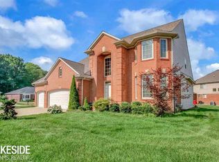 22684 Timbercrest Dr, Macomb, MI 48044