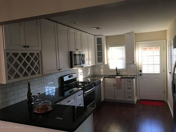 3rd image of 38 Montserrat St