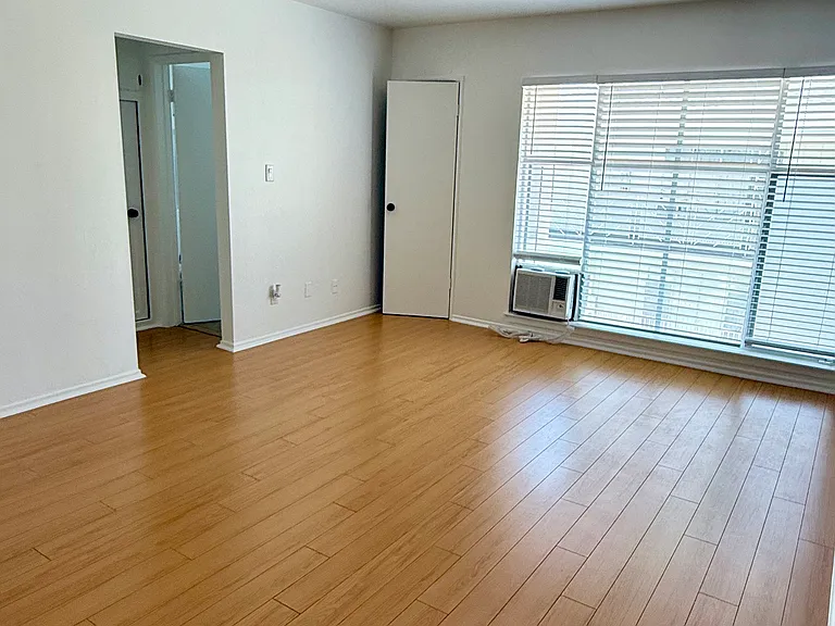 8253 Norton Ave #B8 — Photo 11