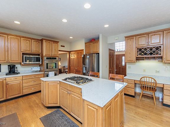 3rd image of 4770 Valleybrook Dr