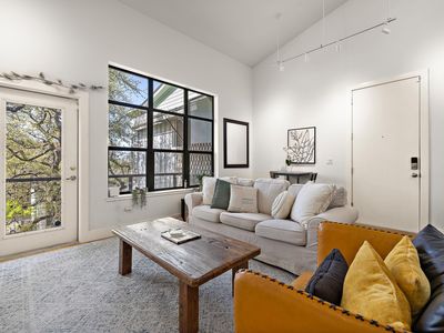 907 Duncan Ln APT 302, Austin, TX, 78705