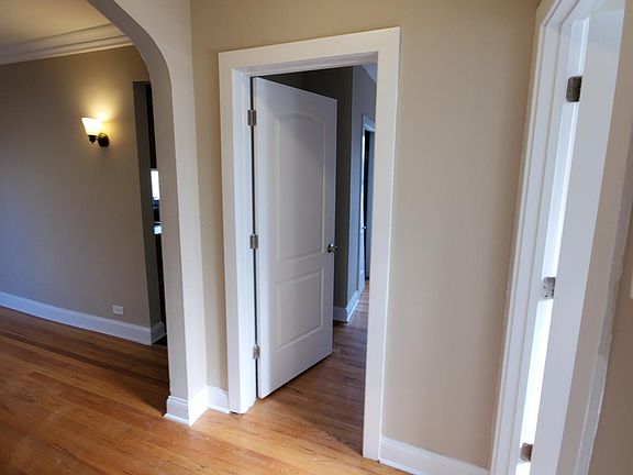 2nd image of 6647 1/2 N Greenview Ave APT 3E