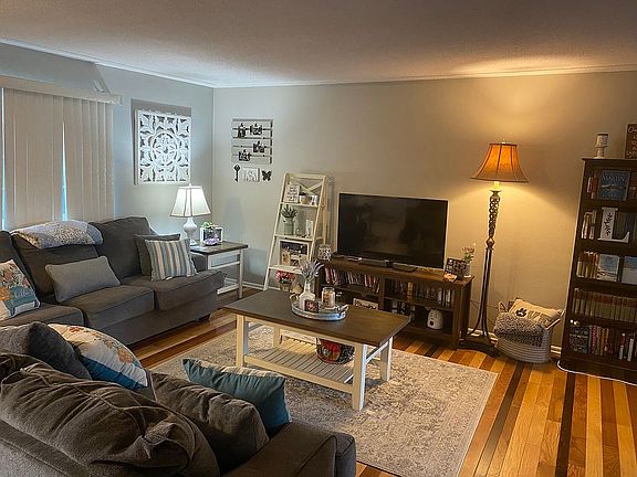 3rd image of 3117 Whitehaven Blvd
