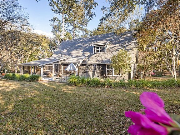 5th image of 398 Tecumseh Rd