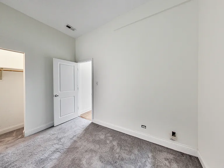 1701 N Sheffield Ave #201 — Photo 11