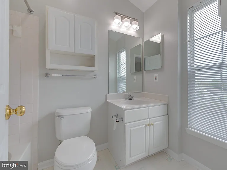 20362 Hartwell St — Photo 22