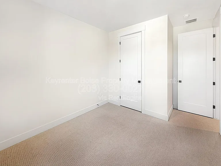 373 E Lombard Ln — Photo 14