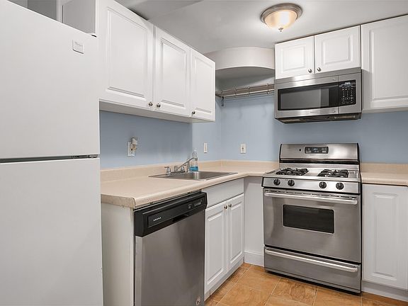 5th image of 20604 NE 2nd St
