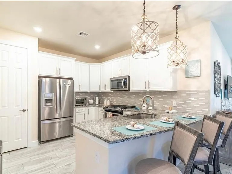 7662 Jacaranda Ln — Photo 5