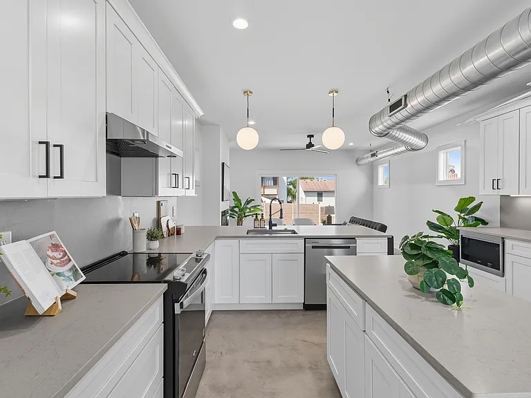 1230B Bessie Ave — Photo 4
