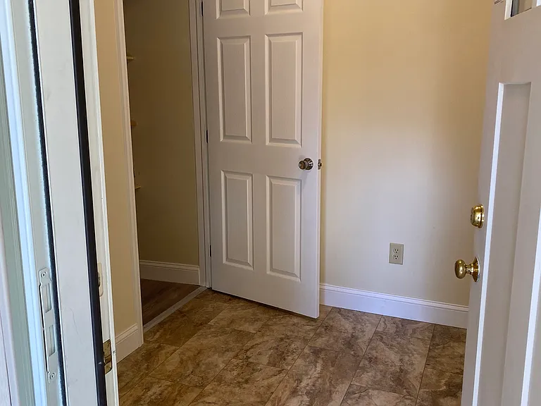 1445 Hunter Ave — Photo 4
