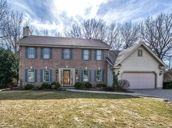 8521 West Redwing DRIVE, Franklin, WI 53132