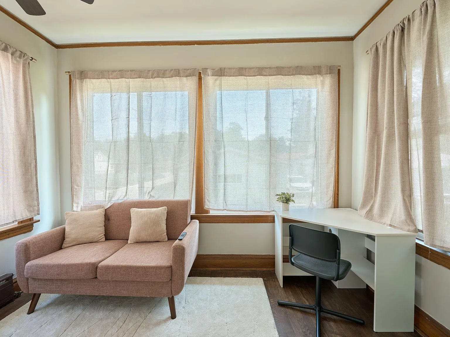 4 bed, 2.0 bath, 1450 sqft, $1,481 — Photo 3