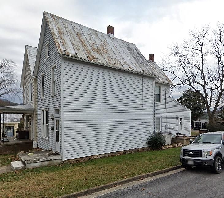 1st image of 2079 Oak Ave