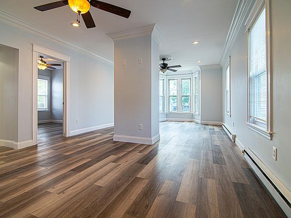 4th image of 349 Lonsdale Ave #1