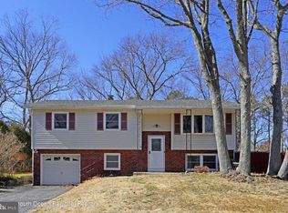10 Sunray Dr, Toms River, NJ 08753