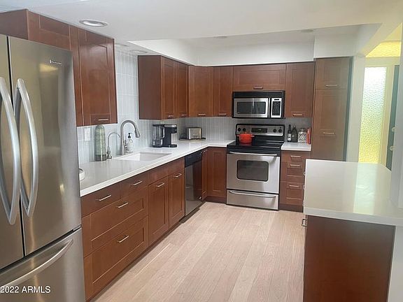 4th image of 5028 N 34th St Unit 10