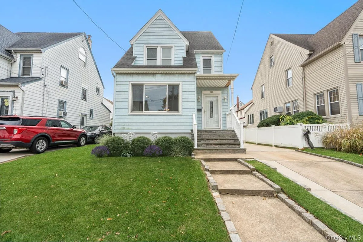 80 Munro Boulevard photo 1