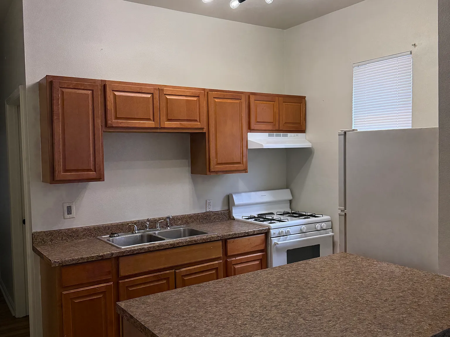 2 bed, 775 sqft, $1,300 — Photo 3