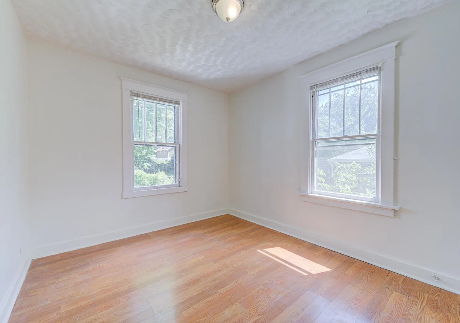 6997 Edison Ave — Photo 4