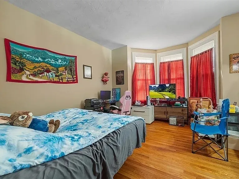 32 Warren St #1 — Photo 6