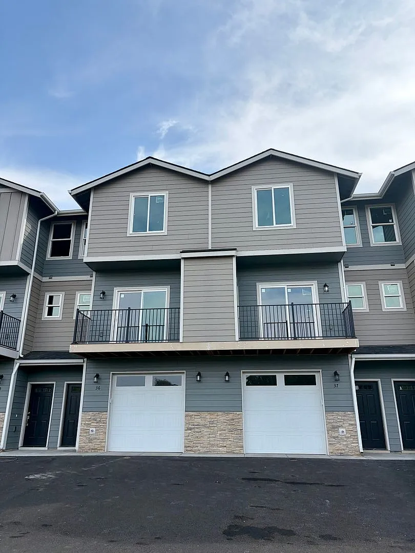 2600 Racquet Ln — Photo 1