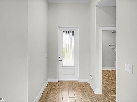 4th image of 2111 SW 30th St