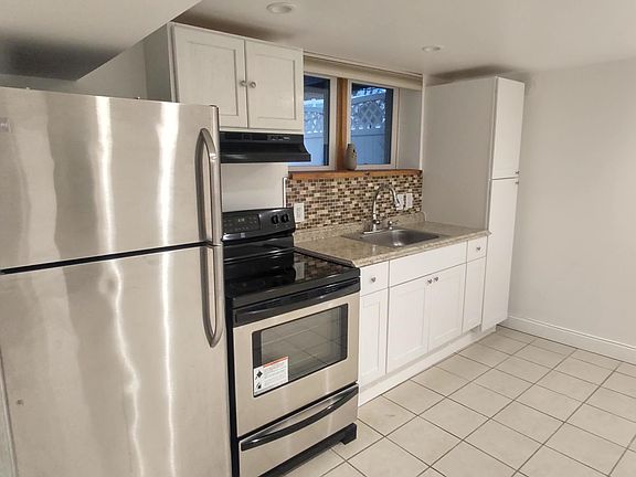 2nd image of 900 Throggmorton Ave #1