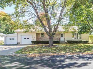 232 Hillcrest Dr, Geneseo, IL 61254