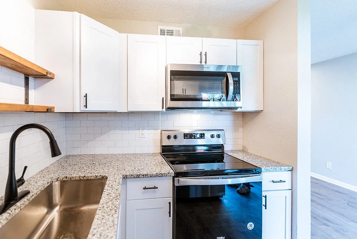 Stoneside Apartments — Photo 3