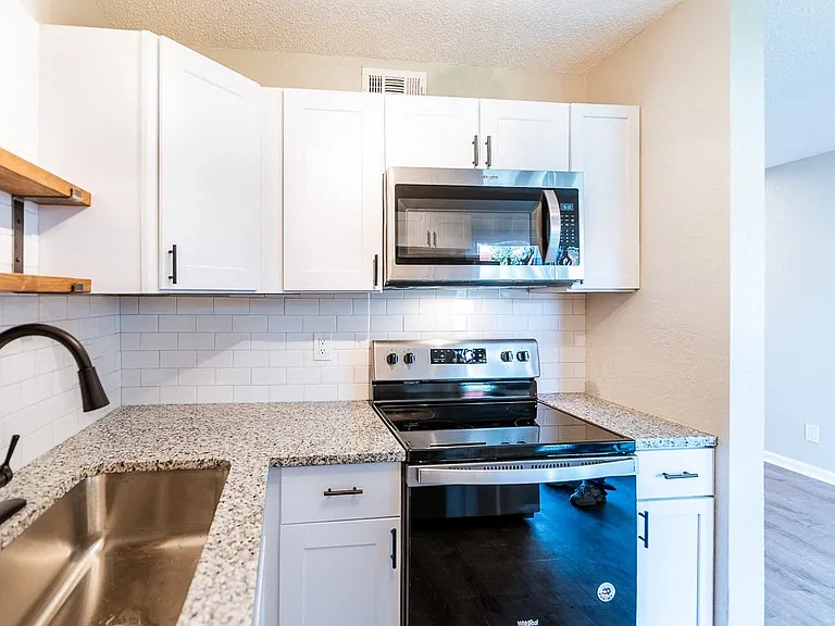Stoneside Apartments — Photo 3