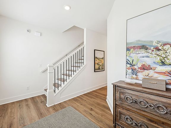 2nd image of 39 Swansen St #35