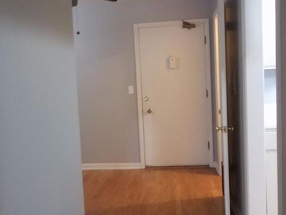 5th image of 506 W Eastman St APT 1D