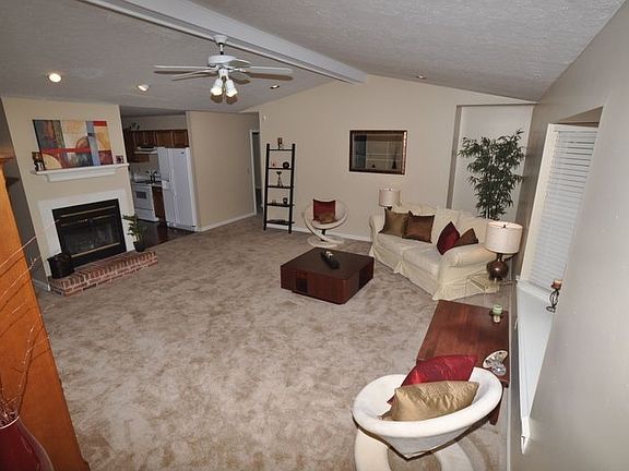 Gina Earheart fully decorated & staged this home