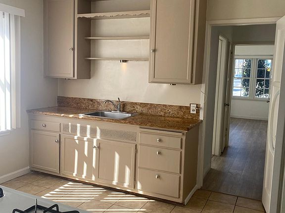 3rd image of 1818 Ocean Park Blvd #A