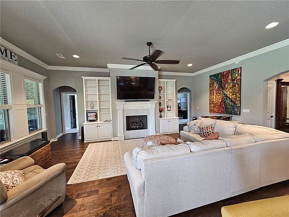 5th image of 140 Dogwood Dr