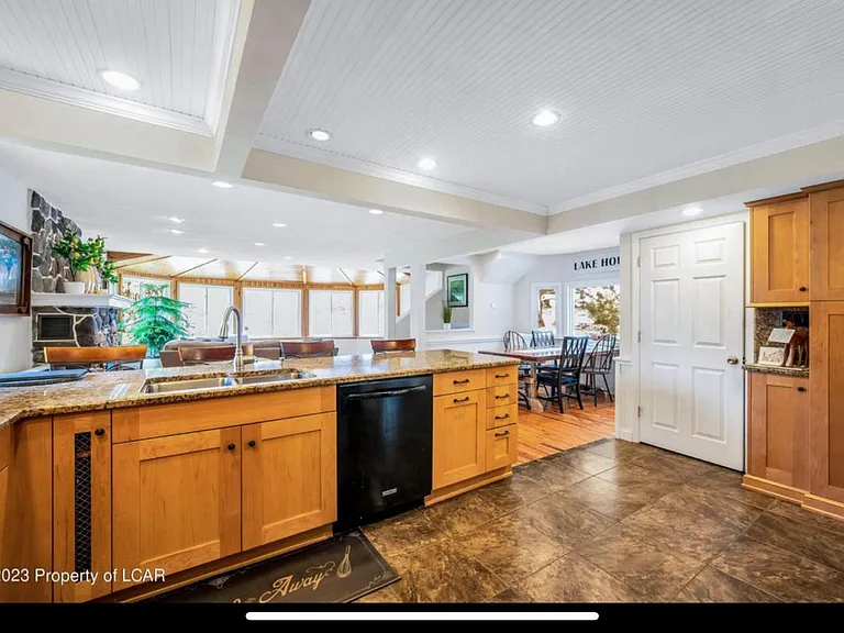 2255 Lakeside Dr #2 — Photo 8