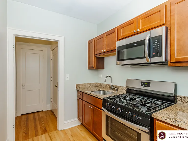 1010 North Boulevard — Photo 21
