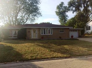 1728 Calhoun St, Peru, IL 61354