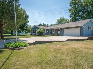 8041 N Edge O Woods Dr, Brown Deer, WI 53223
