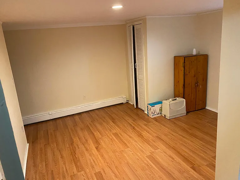 118 Willard Ave — Photo 2