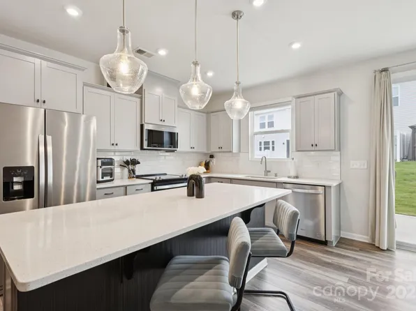 13323 Savaine St, Charlotte, NC 28278