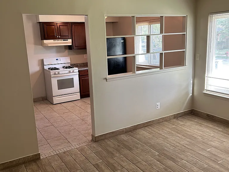 25514 Ross St — Photo 8