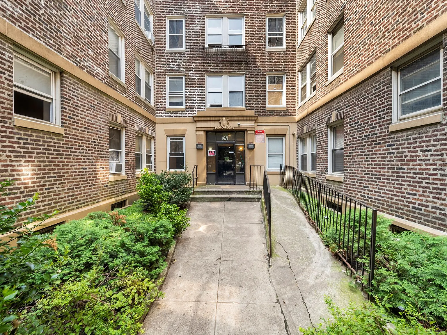 Avondale Apartments — Photo 2