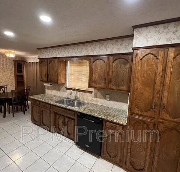 13936 Cayuga Dr — Photo 11