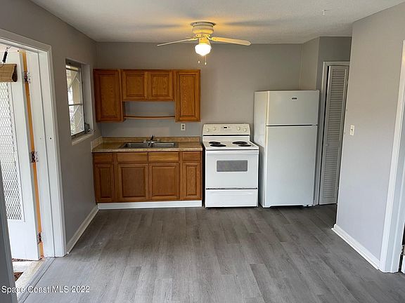 3rd image of 2095 Pineapple Ave #5