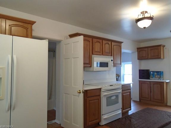 3rd image of 34209 Lake Shore Blvd