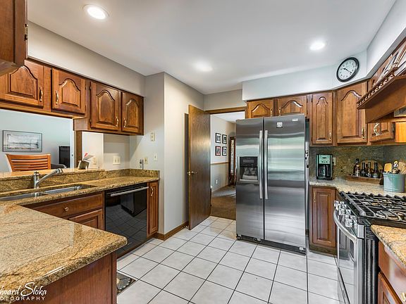 4th image of 2810 Boerderij Way