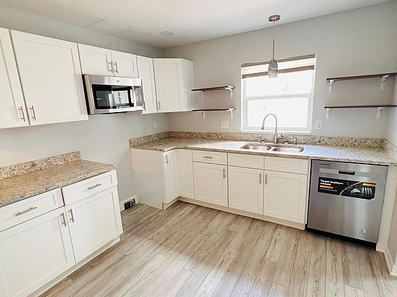 3rd image of 738 N Lorri Ave