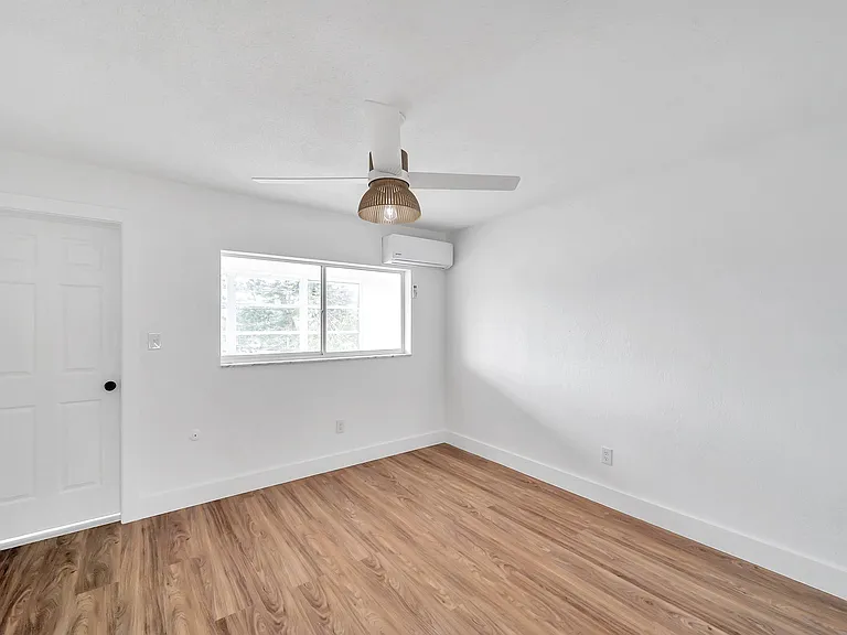 2366 Shelley St #14 — Photo 25